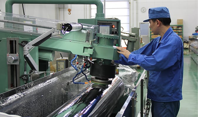 ロール製作工程:バフ研摩・鏡面研磨1