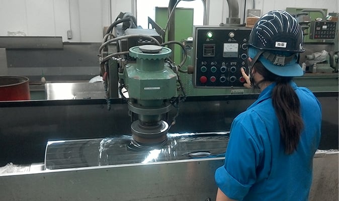 ロール製作工程:バフ研摩・鏡面研磨2